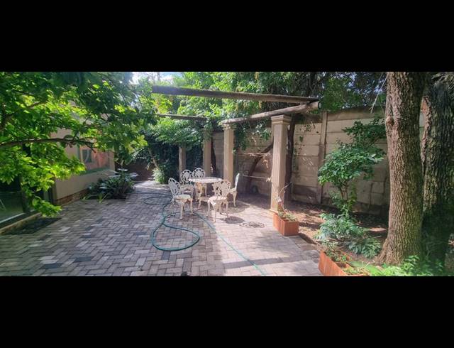 4 BEDROOM HOUSE FOR SALE IN ROOIHUISKRAAL